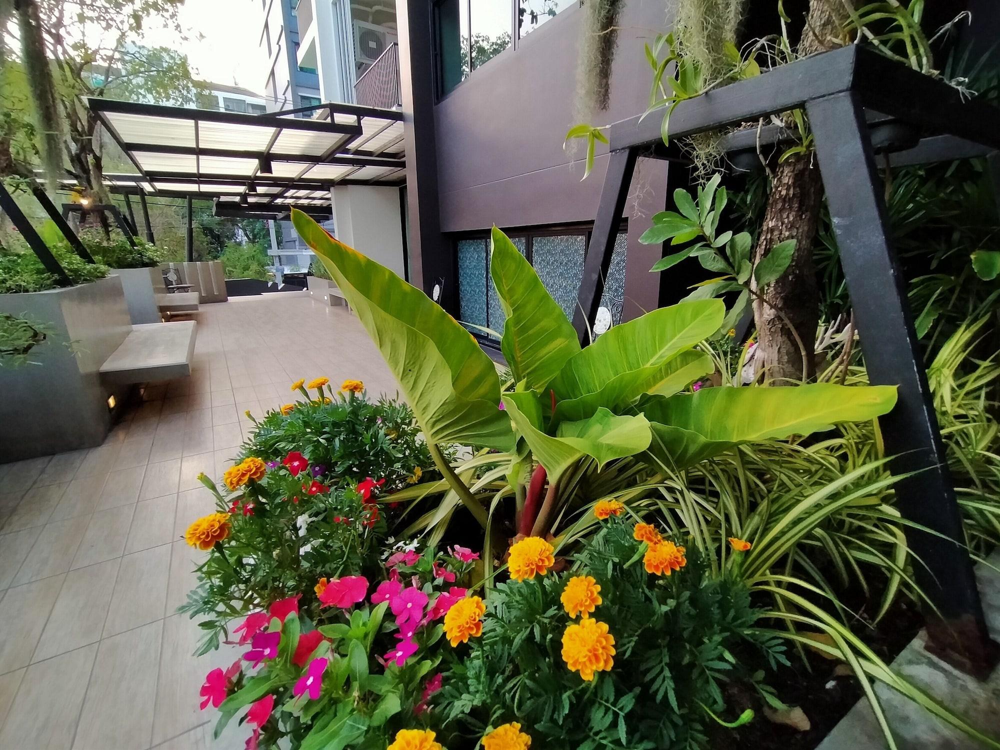 Siri Ratchada Bangkok Hotel Exterior photo